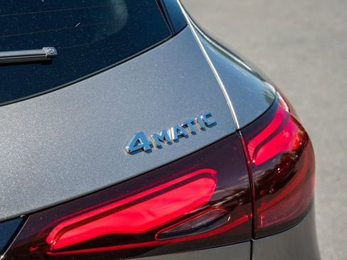 Used 2024 Mercedes-Benz GLC 300 4MATIC image 8