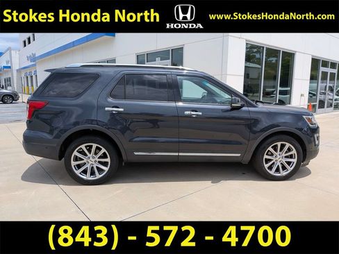 Used 2017 Ford Explorer Limited w/ Equipment Group 301A FWD image 9