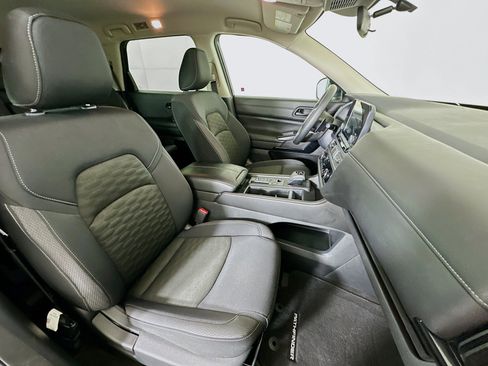 Used 2024 Nissan Pathfinder S image 30