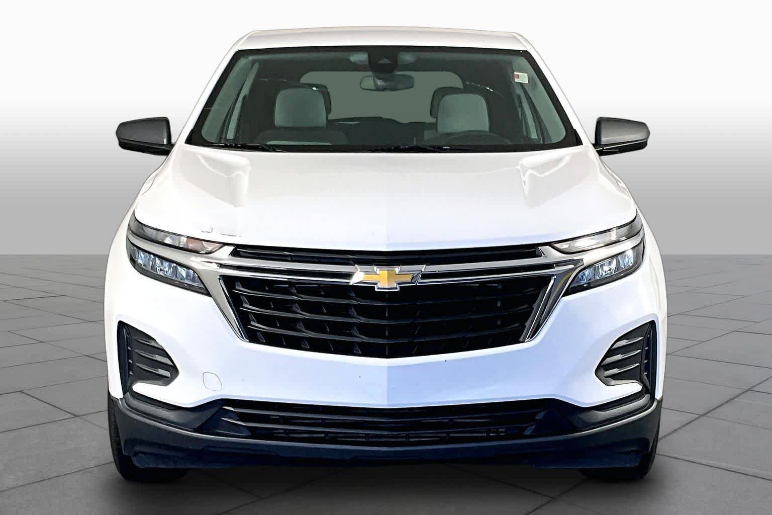 Used 2023 Chevrolet Equinox LS w/ LS Convenience Package FWD image 4
