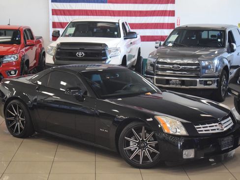 Used 2005 Cadillac XLR RWD image 3