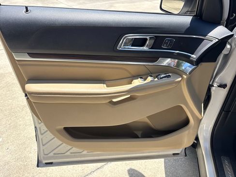 Used 2017 Ford Explorer Limited FWD image 15