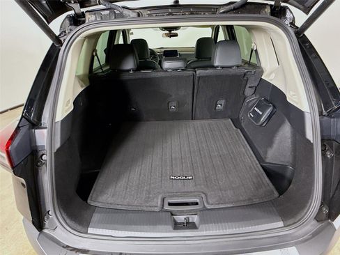 Used 2023 Nissan Rogue SV w/ SV Premium B Package image 27