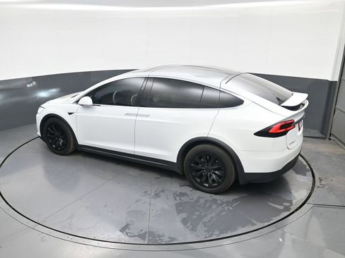 Used 2018 Tesla Model X 75D image 31