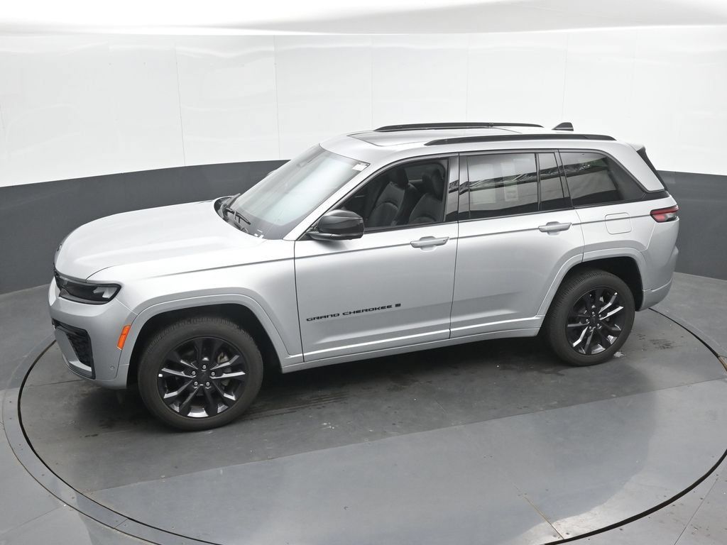 Used 2026 Jeep Grand Cherokee Limited AWD/4WD image 37