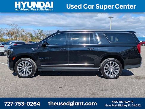 Used 2022 GMC Yukon XL Denali w/ Denali Premium Package image 2