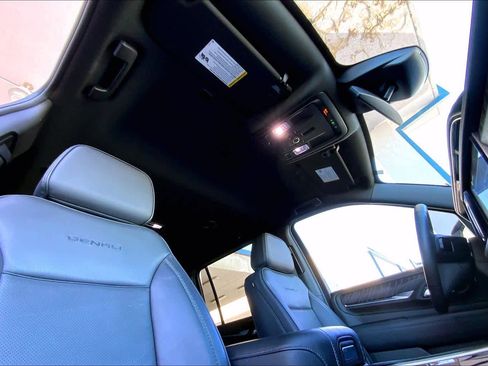 Used 2024 GMC Yukon XL Denali image 14