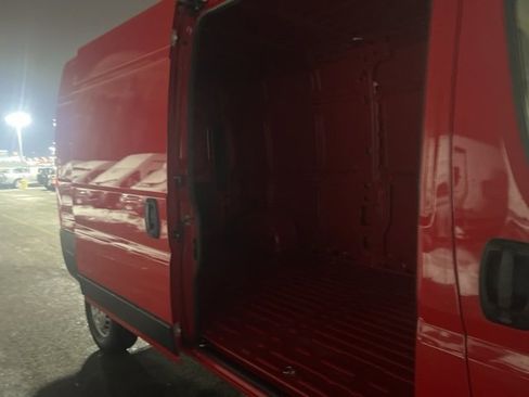 Used 2025 RAM ProMaster 2500 w/ Convenience Group image 9