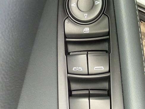 Used 2023 Buick Enclave Essence w/ Experience Buick Package image 7