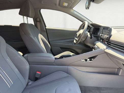 Used 2025 Hyundai Elantra Sport FWD image 16