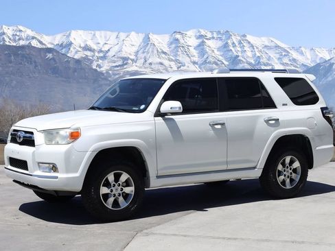 Used 2013 Toyota 4Runner SR5 RWD image 2