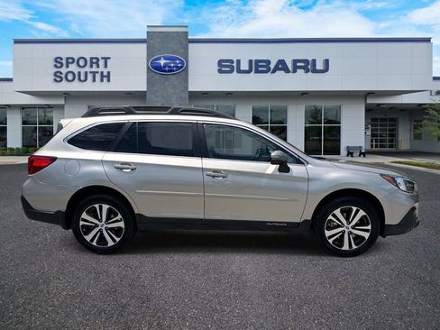 Used 2018 Subaru Outback 2.5i Limited AWD/4WD image 2