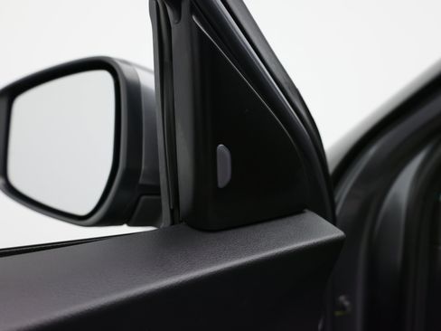 Used 2020 Nissan Kicks SV FWD image 12