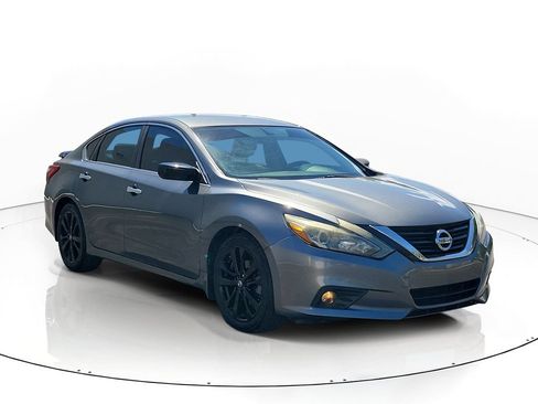 Certified 2018 Nissan Altima 2.5 SR w/ SR Midnight Edition FWD image 4