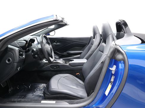 Used 2023 Aston Martin V8 Vantage Roadster RWD image 13
