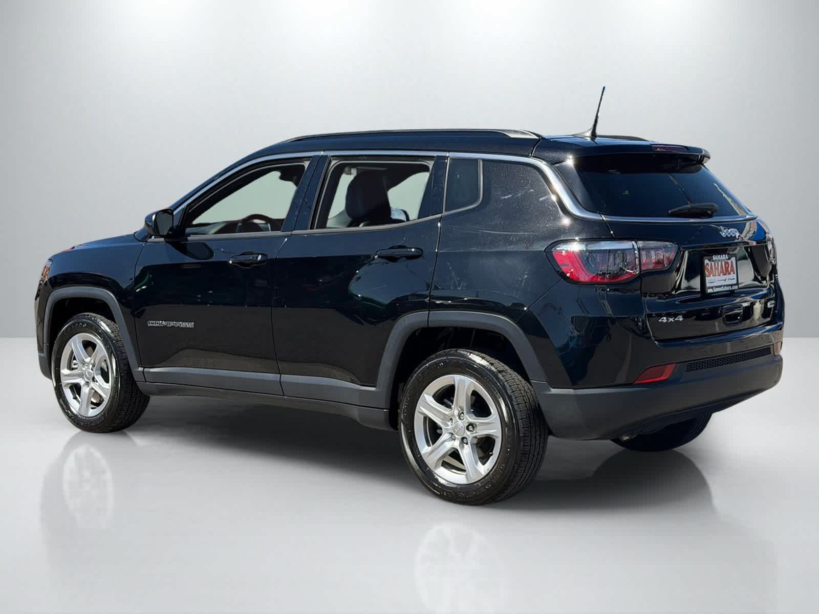 Used 2023 Jeep Compass Latitude AWD/4WD image 4