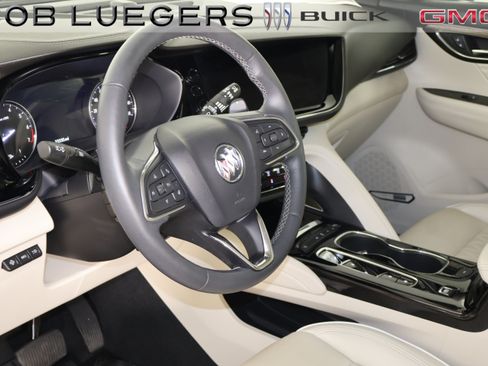 Used 2022 Buick Envision Avenir w/ Technology Package II FWD image 9
