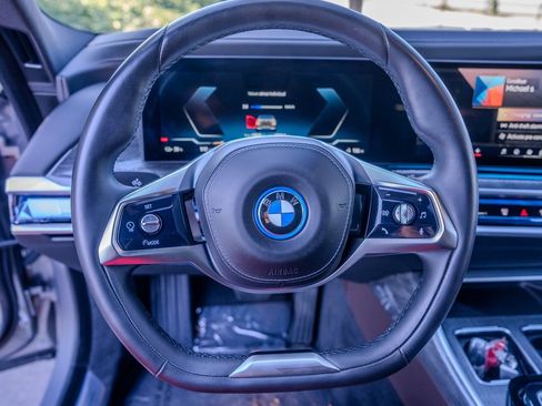 Used 2024 BMW i7 eDrive50 image 5