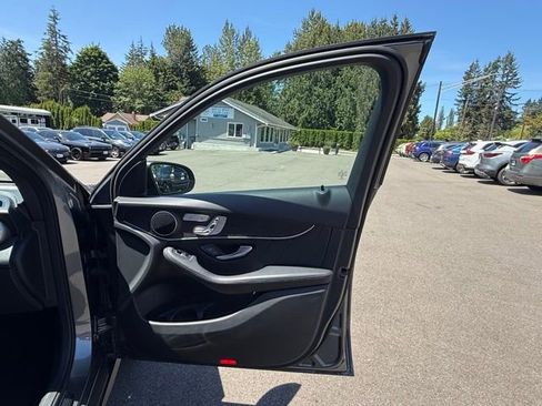 Used 2022 Mercedes-Benz GLC 300 4MATIC image 29