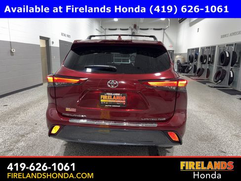 Used 2023 Toyota Highlander Limited image 4