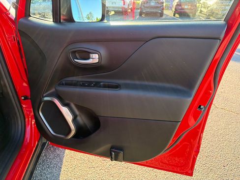 Used 2023 Jeep Renegade Latitude AWD/4WD image 14
