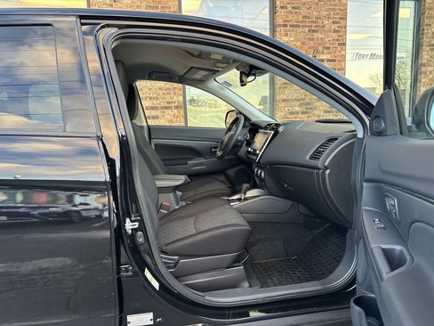 Used 2025 Mitsubishi Outlander Sport LE image 13