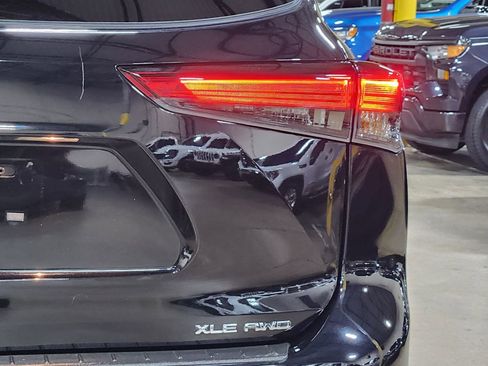 Used 2023 Toyota Highlander XLE image 22