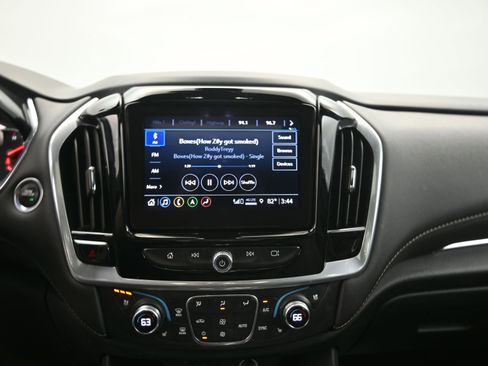 Used 2023 Chevrolet Traverse Premier image 14