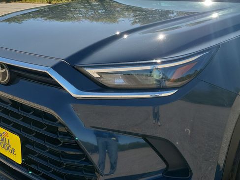 Used 2025 Toyota Grand Highlander AWD Hybrid image 9