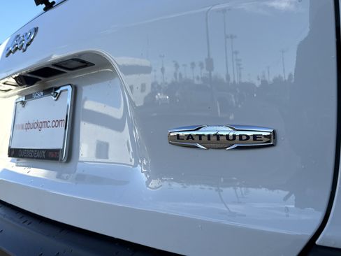 Used 2019 Jeep Cherokee Latitude w/ Popular Appearance Group image 7