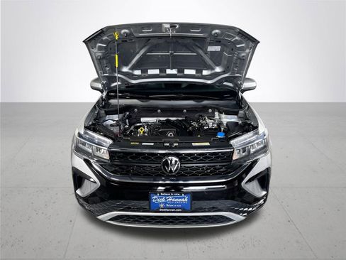 Used 2024 Volkswagen Taos SE image 21
