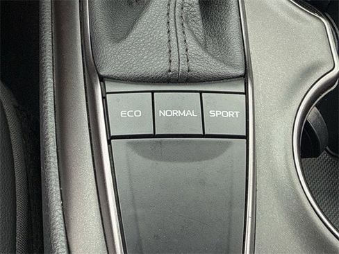 Used 2023 Toyota Camry SE image 20