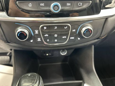 Used 2019 Chevrolet Traverse LT w/ LPO, Floor Liner Package AWD/4WD image 16