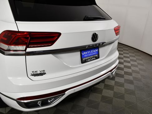 Used 2021 Volkswagen Atlas Cross Sport SE w/ Panoramic Sunroof Package FWD image 15