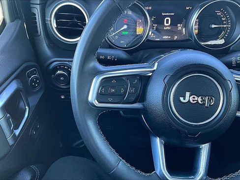 Used 2023 Jeep Wrangler Unlimited Sahara AWD/4WD image 18