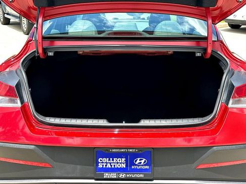 Used 2025 Hyundai Elantra Sport FWD image 33