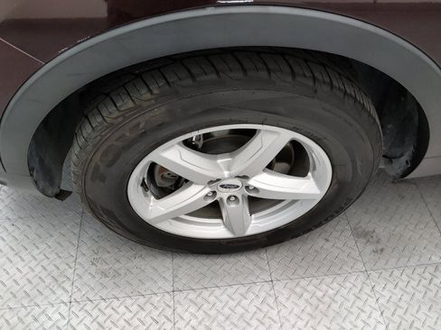Used 2018 Ford Explorer XLT w/ Equipment Group 201A FWD image 31