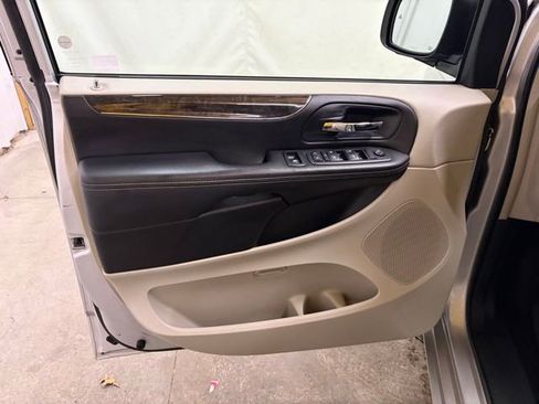 Used 2012 Chrysler Town & Country Touring-L w/ Premium Group FWD image 38