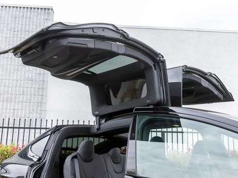 Used 2022 Tesla Model X AWD/4WD image 16