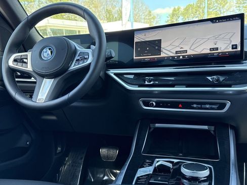 Used 2025 BMW X5 xDrive50e AWD/4WD image 4