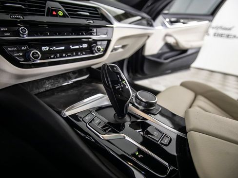 Used 2023 BMW 530i w/ Premium Package RWD image 31