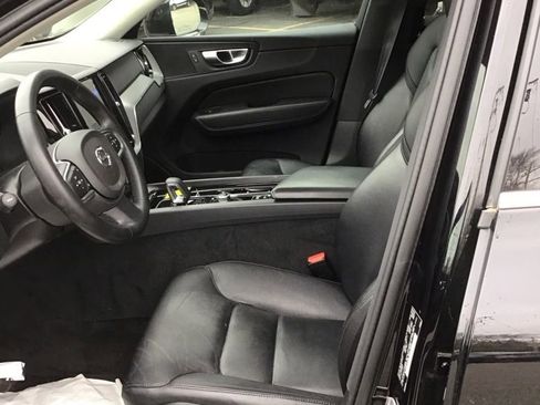 Used 2023 Volvo XC60 B5 Core AWD/4WD image 8