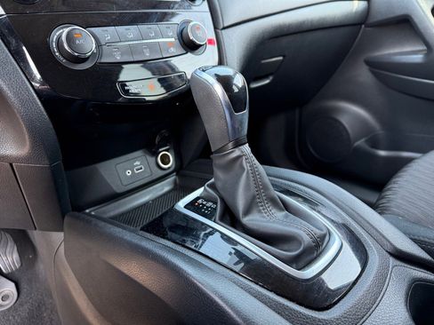 Used 2019 Nissan Rogue S FWD image 22