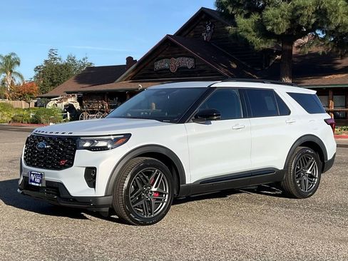 New 2026 Ford Explorer ST w/ Sun And Sound Package image 2