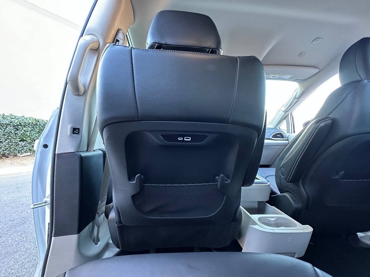 Used 2024 Chrysler Pacifica Limited FWD image 30