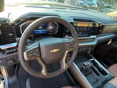 New 2026 Chevrolet Silverado 1500 High Country w/ High Country Premium Package AWD/4WD image 4
