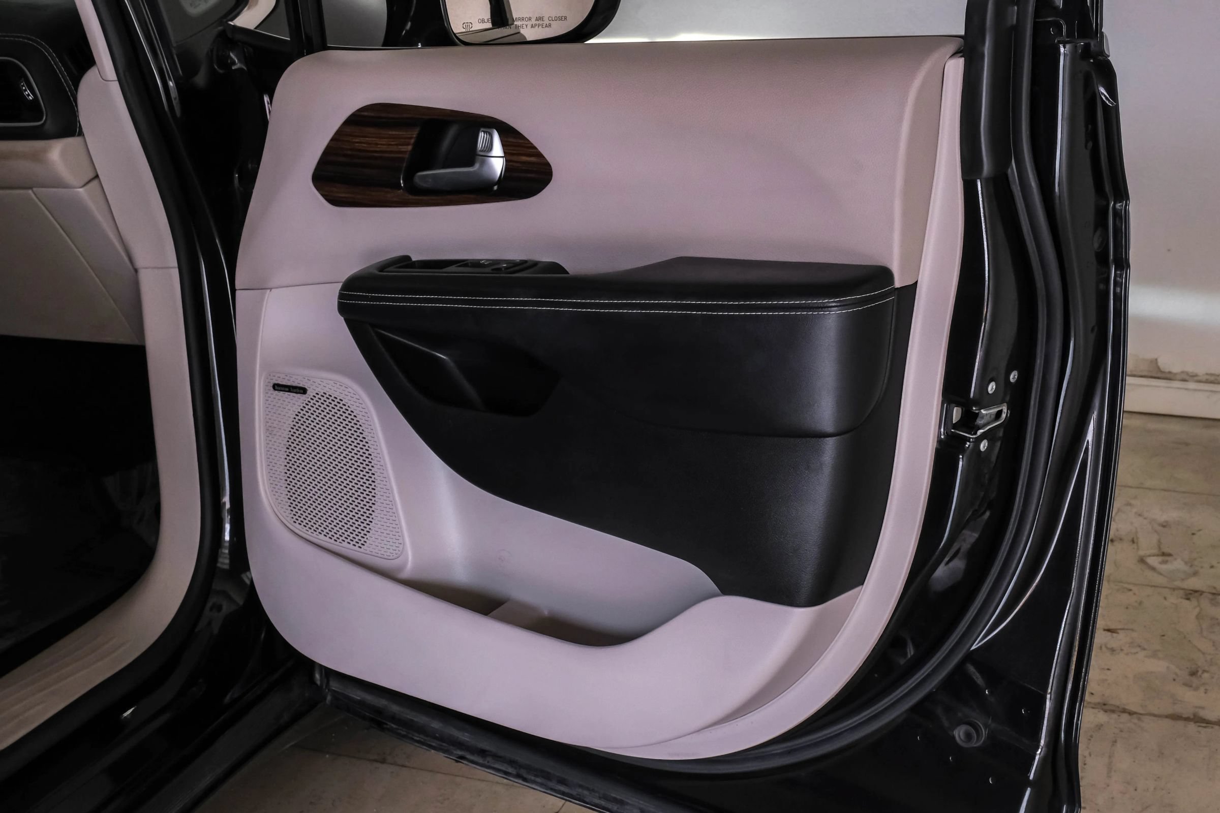 Used 2022 Chrysler Pacifica Limited FWD image 37