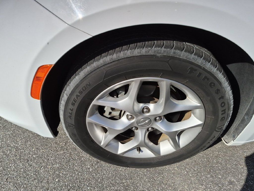 Used 2018 Chrysler Pacifica Touring-L Plus w/ Tire & Wheel Group FWD image 3
