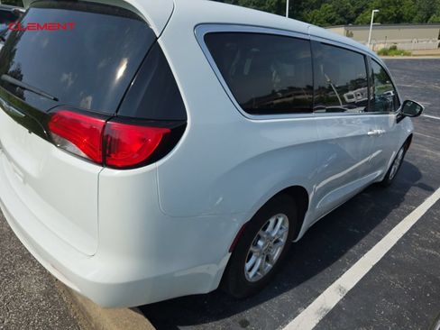 Used 2023 Chrysler Voyager LX FWD image 7