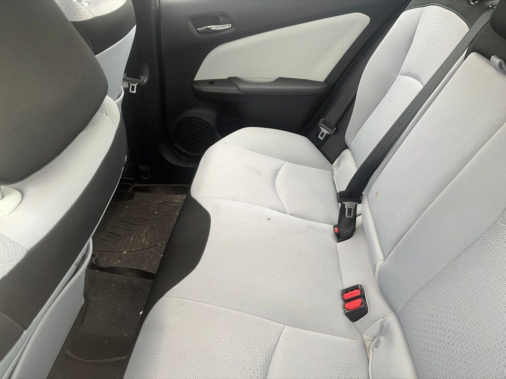 Used 2020 Toyota Prius LE AWD/4WD image 9